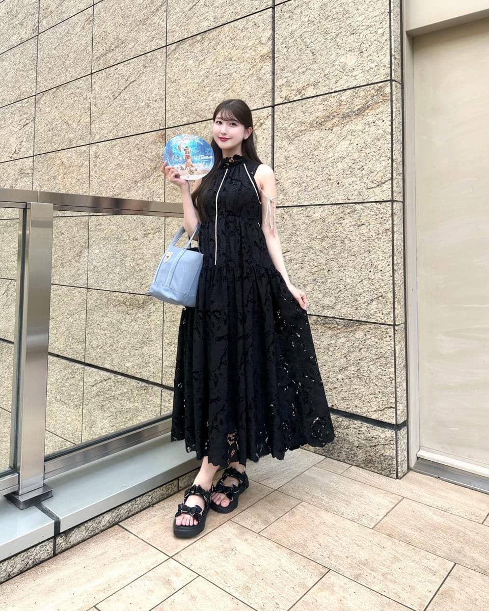 Kadowaki Reina mengenakan dress sebagai inspirasi OOTD dalam unggahan Instagram yang dibagikan.
