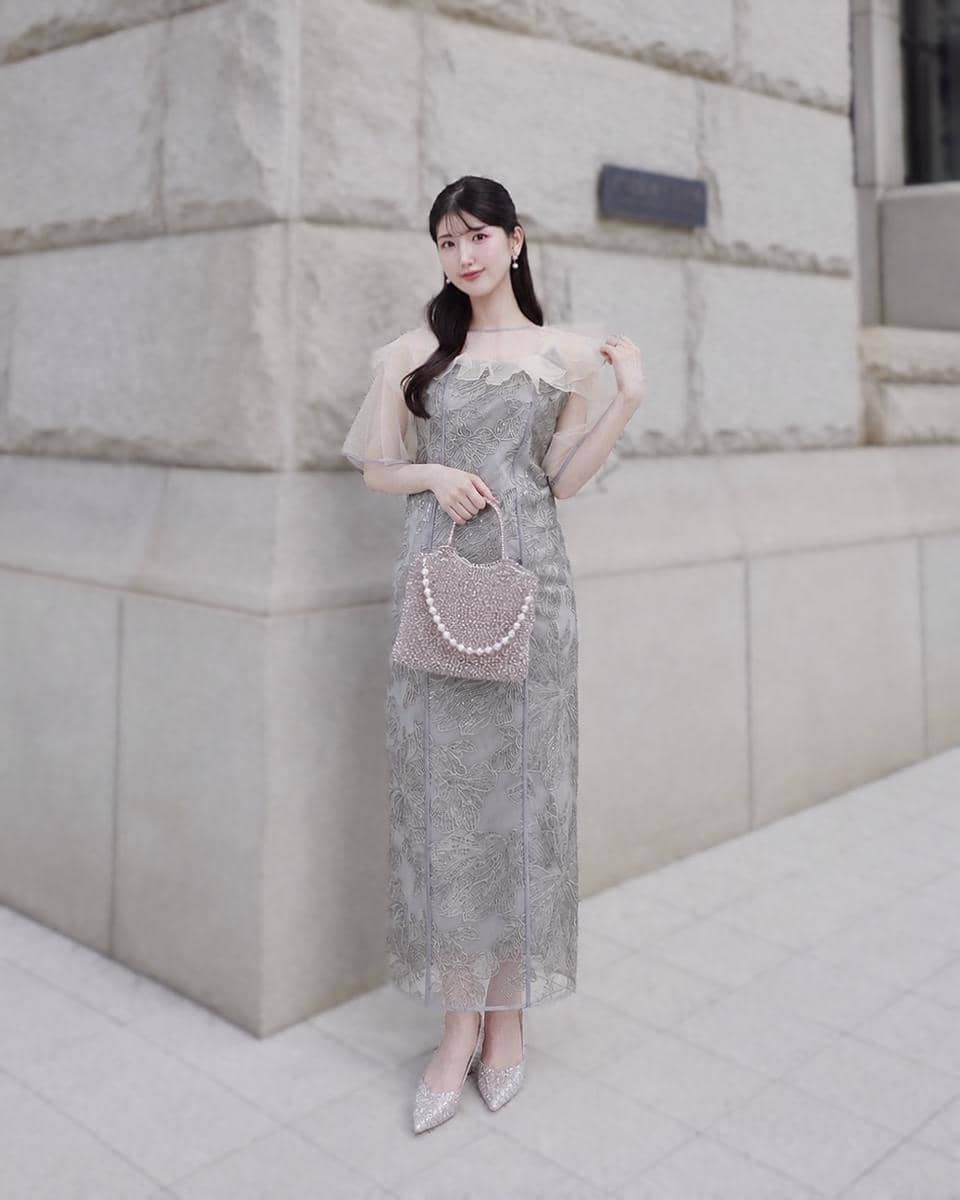 Kadowaki Reina tampil mengenakan dress bergaya feminin sebagai inspirasi OOTD dalam unggahan Instagram.
