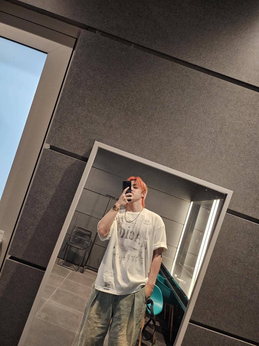 gaya outfit dan jam tangan ala S.Coups SEVENTEEN
