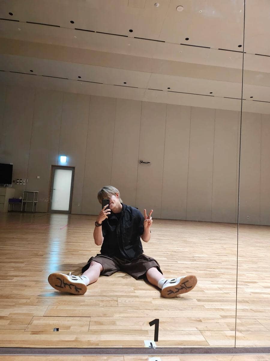 styling outfit dan jam tangan ala S.Coups SEVENTEEN
