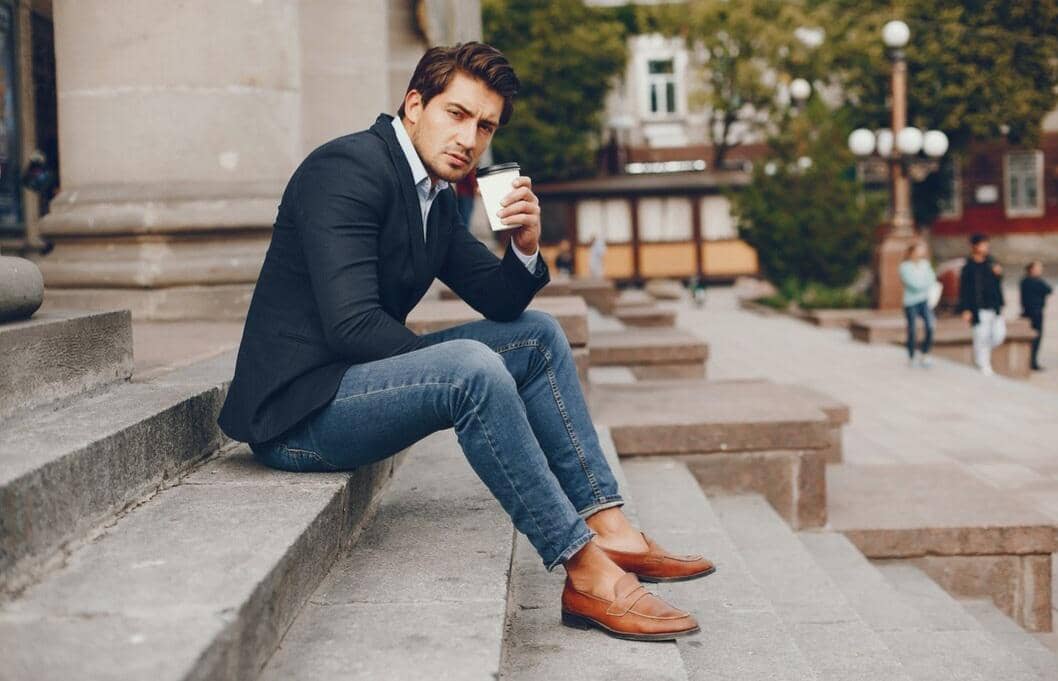 sepatu loafers (magnific.com/prostooleh)