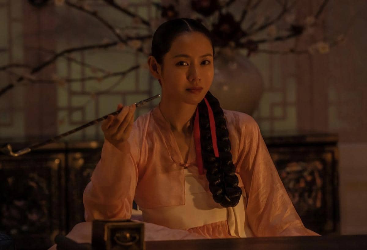 5 Peran Badass Son Ye Jin, Terbaru Madam Jo di The Scandal!