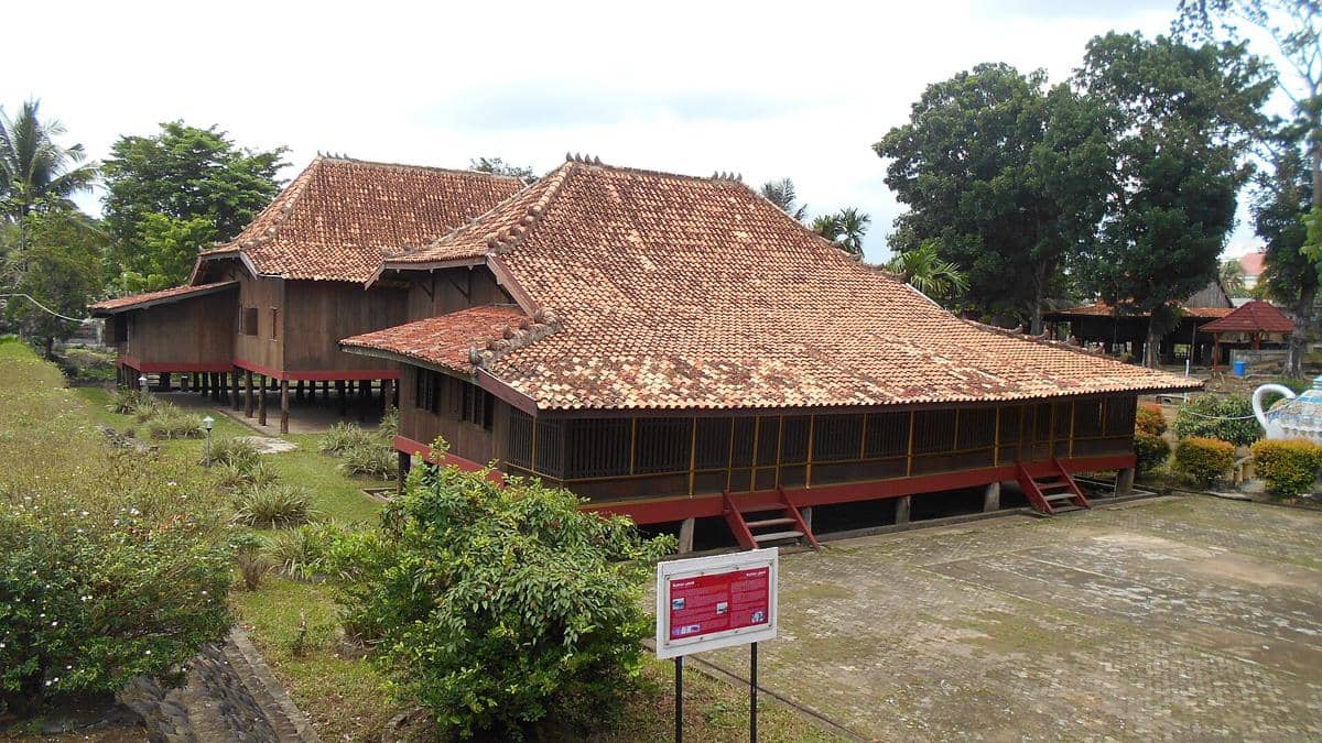 5 Rumah Adat Sumatra Selatan Beserta Ciri Khasnya yang Unik