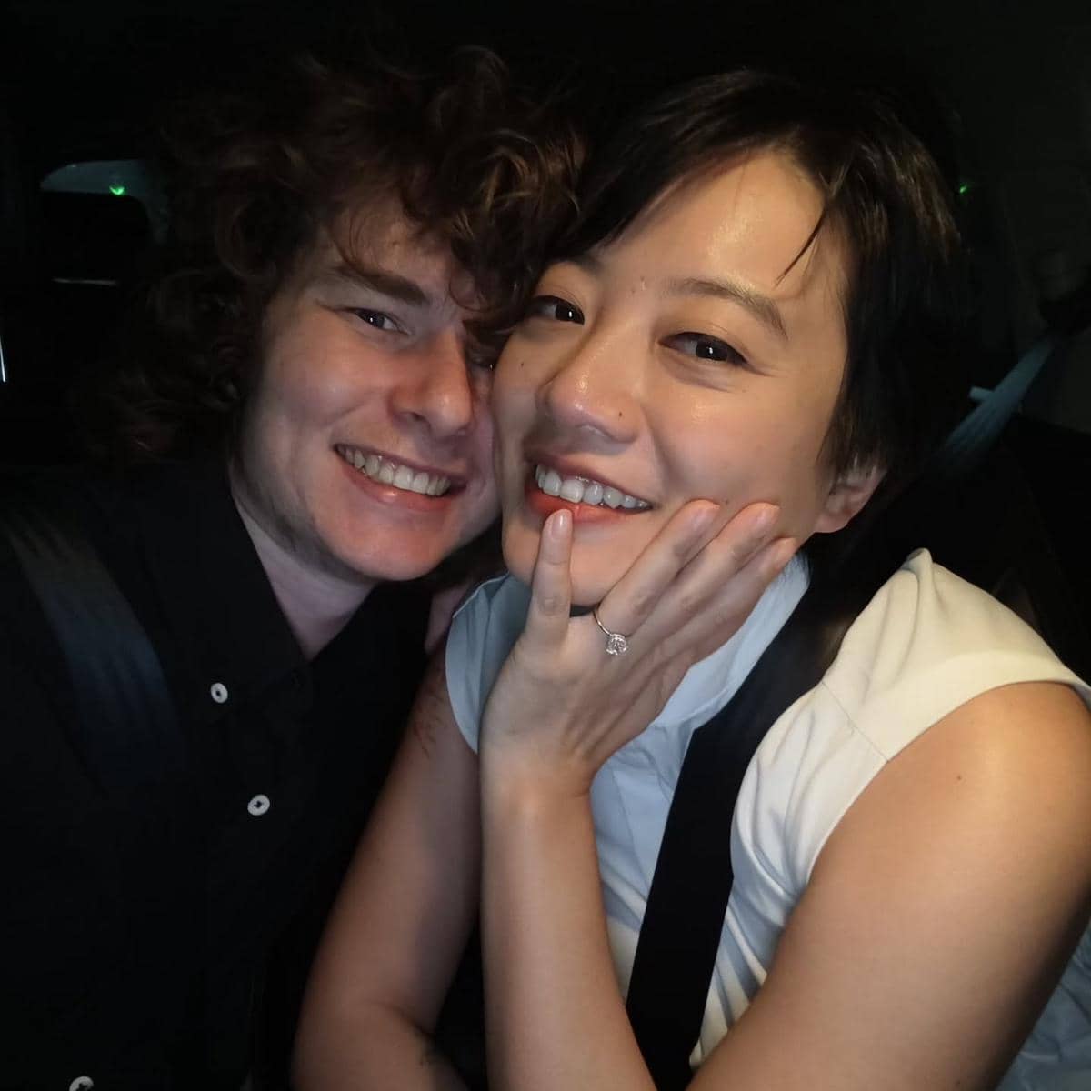 Leony dilamar pacar bule
