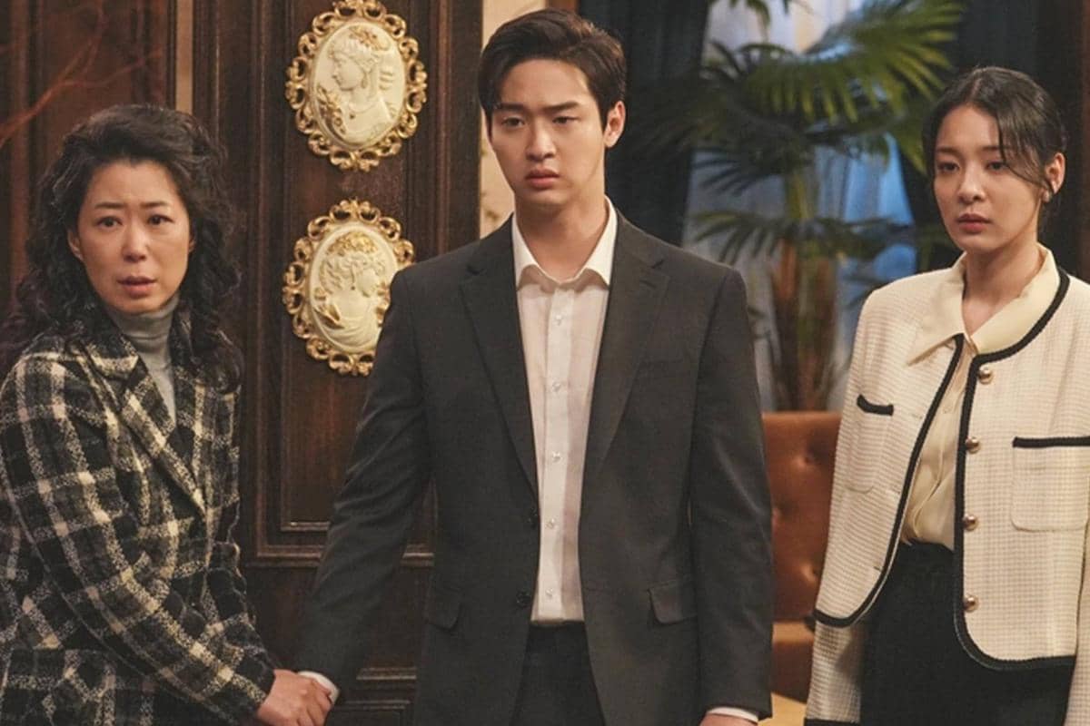 Cuplikan adegan drama Oasis produksi KBS2 yang digunakan sebagai ilustrasi artikel tentang serial televisi tersebut.