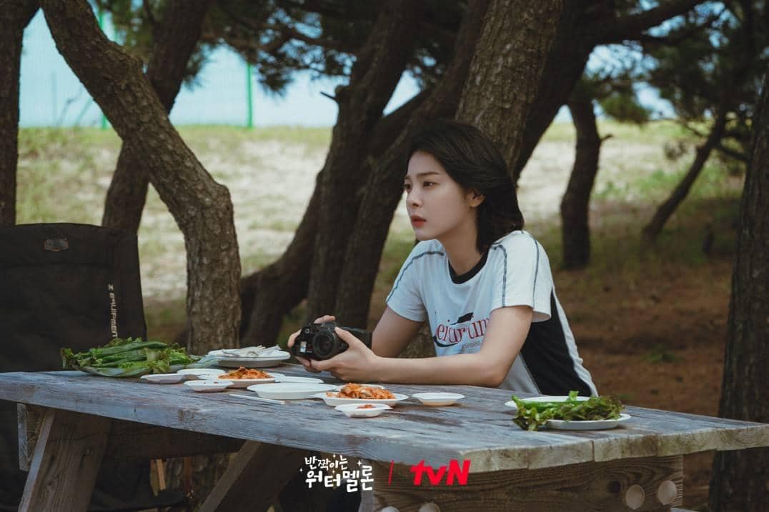 Cuplikan adegan serial Twinkling Watermelon produksi tvN dalam materi promosi resmi untuk drama tersebut.