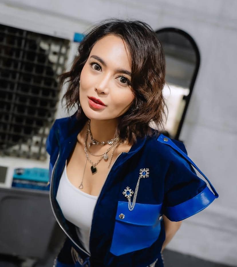 Potret Wika Salim yang diunggah melalui akun Instagram @wikasalim, menampilkan sosoknya dalam sebuah foto.