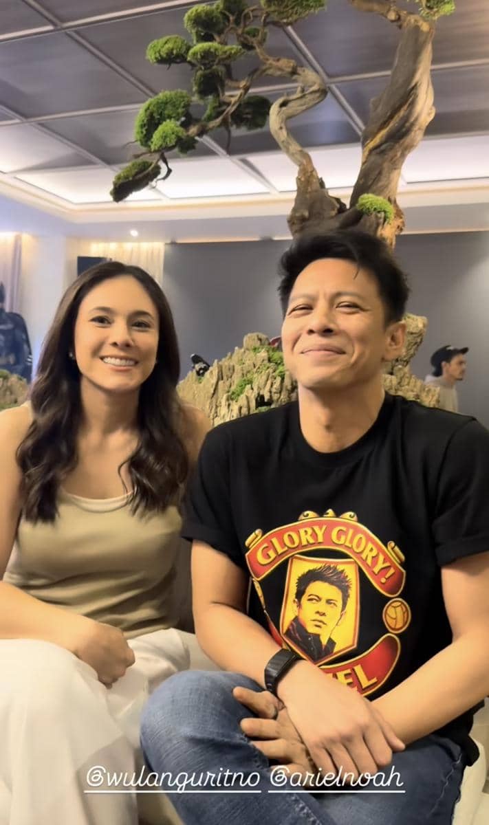 momen Wulan Guritno beri kejutan di acara ultah Ariel NOAH