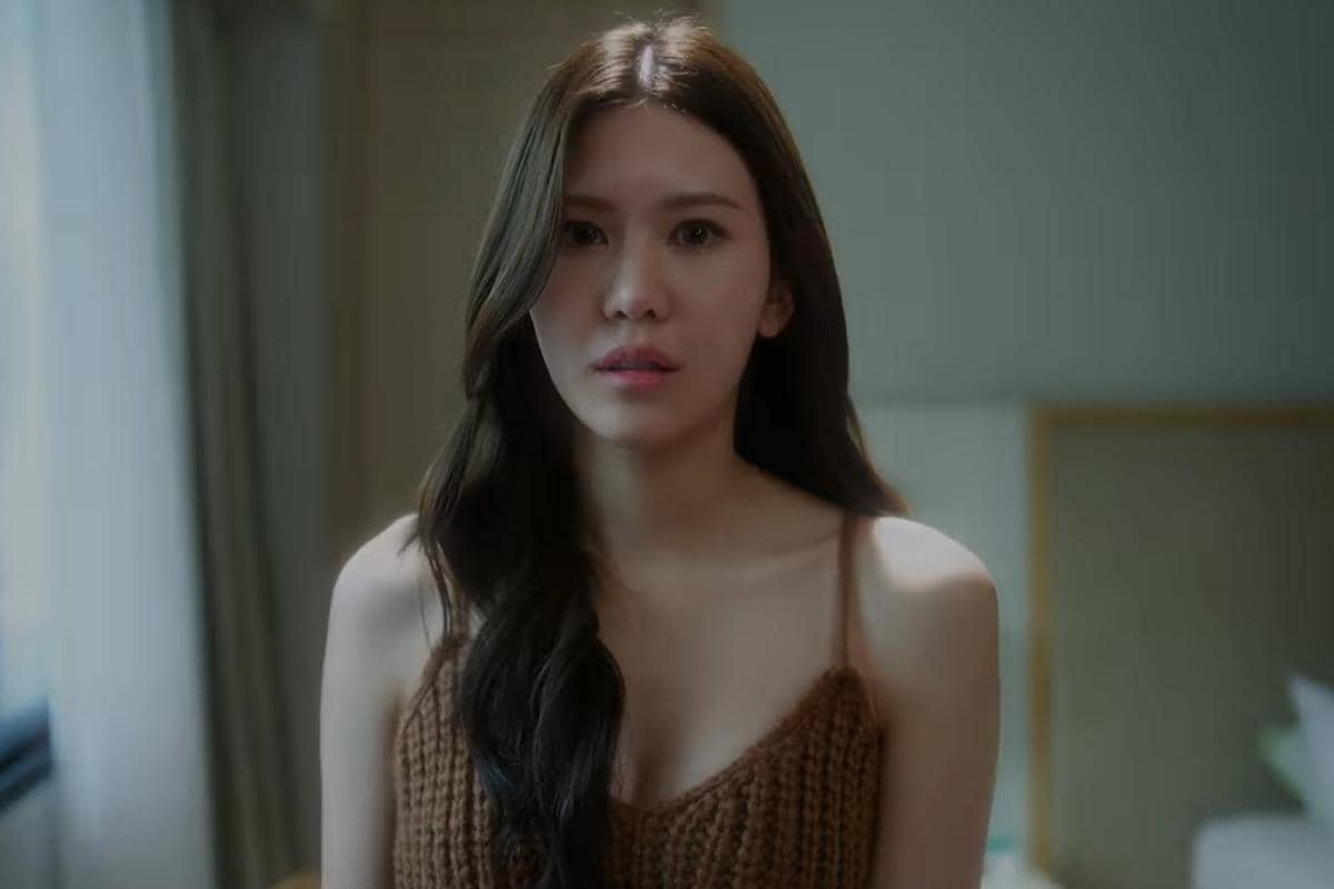 7 Fakta Peran Mimie Bhapat dalam Drama GL Thailand Third Person