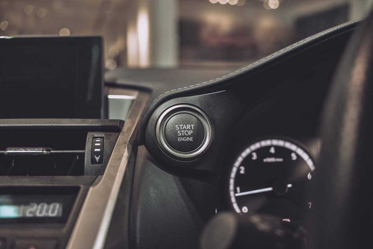 Tombol untuk menyalakan mobil