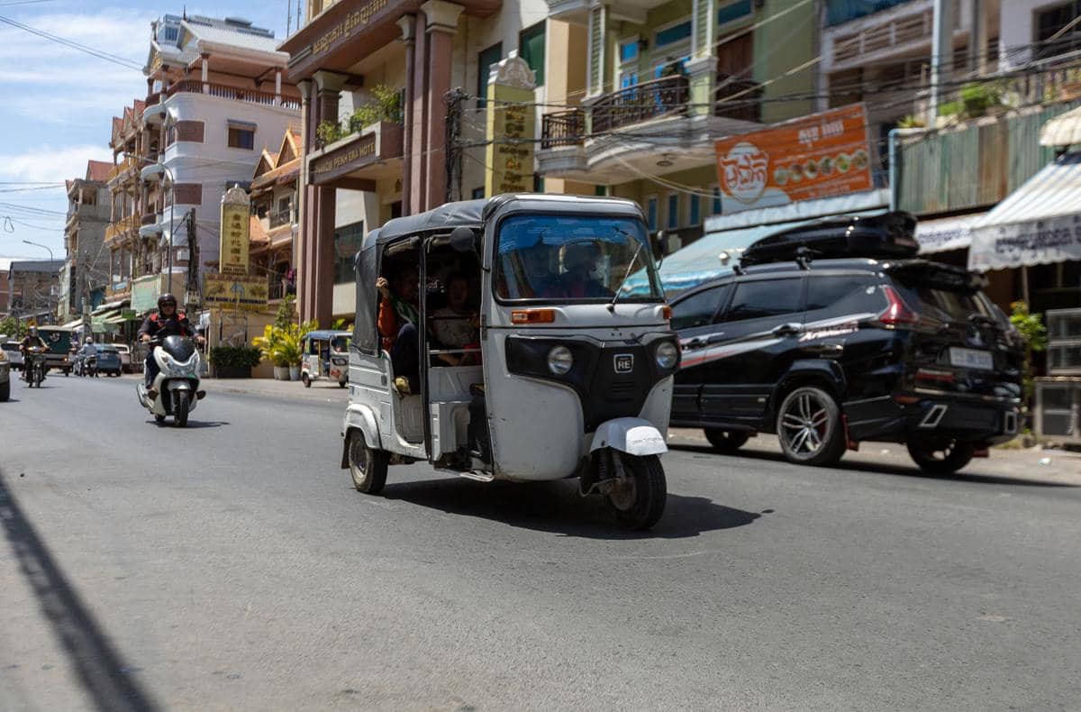 Kenapa Transportasi Umum Lokal Cocok untuk Wisata Slow Travel?