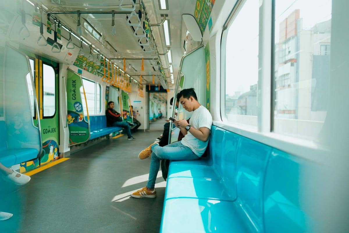6 Tips Naik Transportasi Umum saat Traveling ke Kota Baru