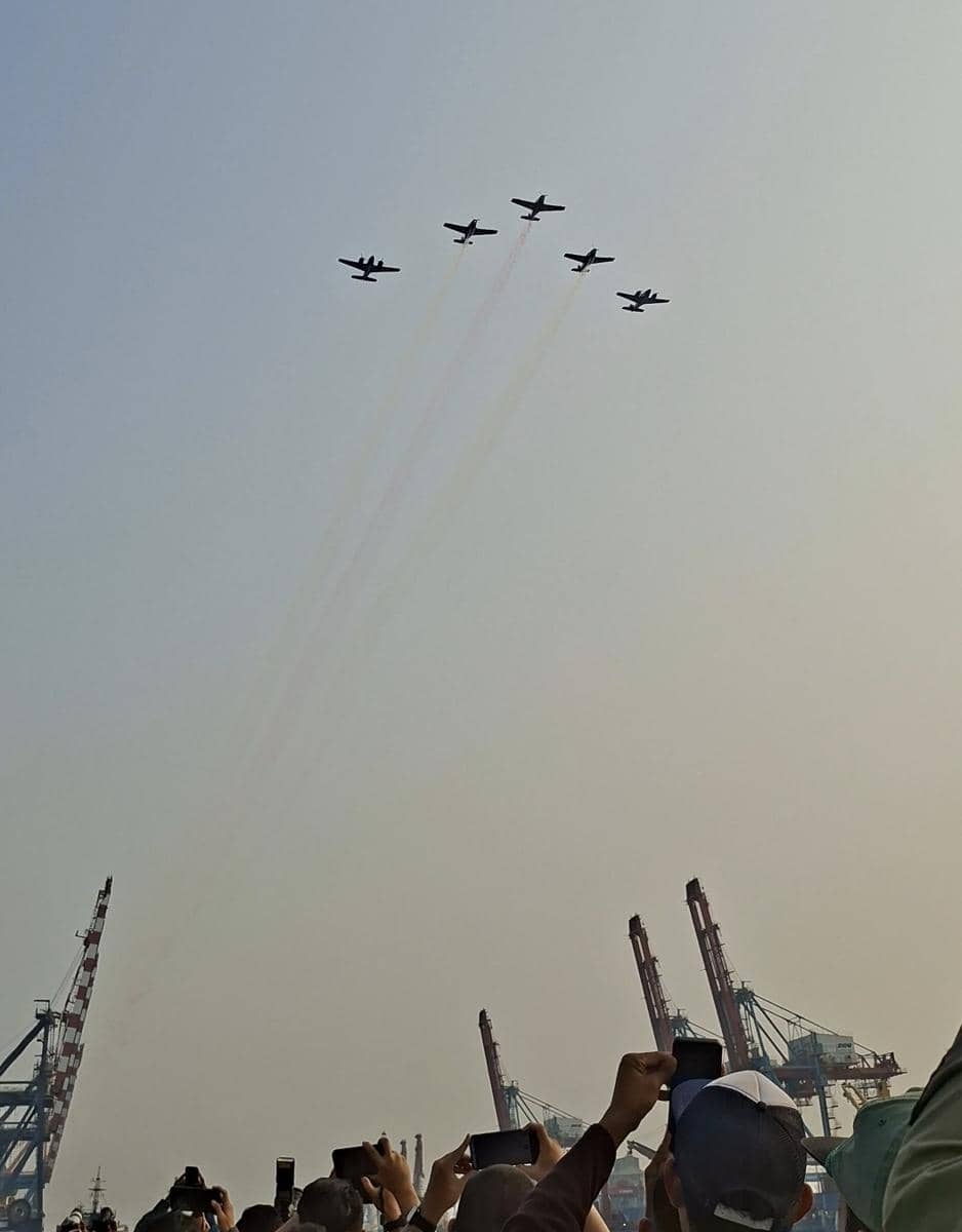 5 Pesawat Udara TNI AL Sambut Kedatangan Kapal Garibaldi di Jakarta