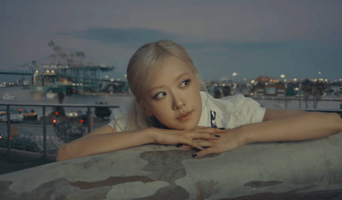 cuplikan MV new trick - Rose
