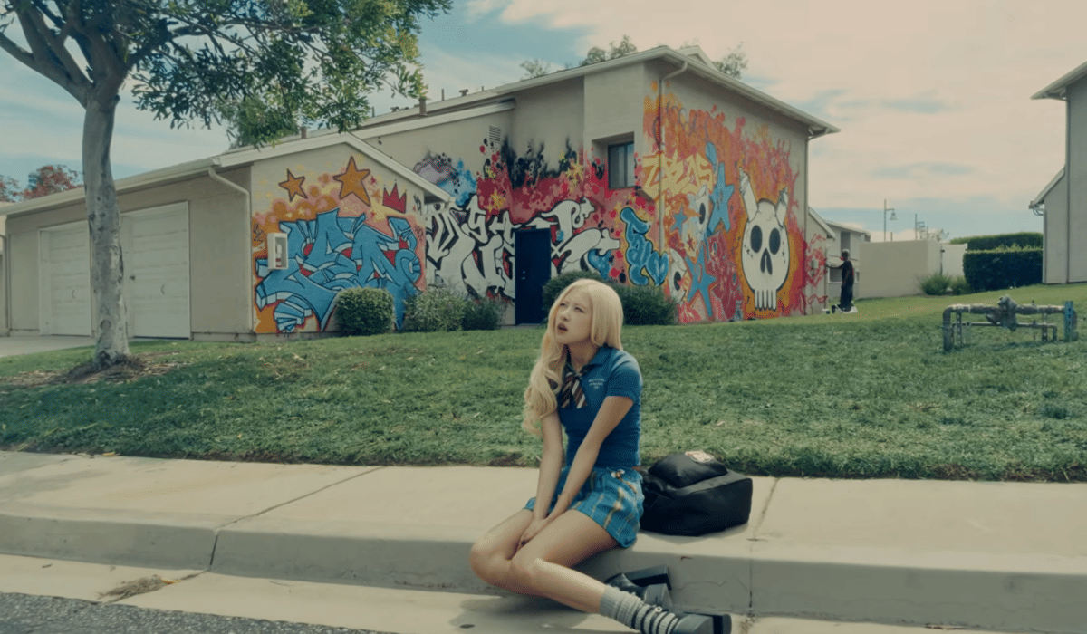 cuplikan MV new trick - Rose