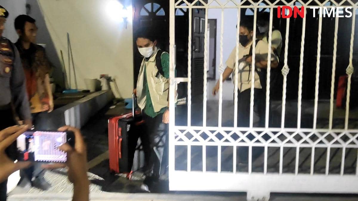 Kasus Suap HGB Summarecon, KPK Bawa 4 Koper dari Rumah Lampri