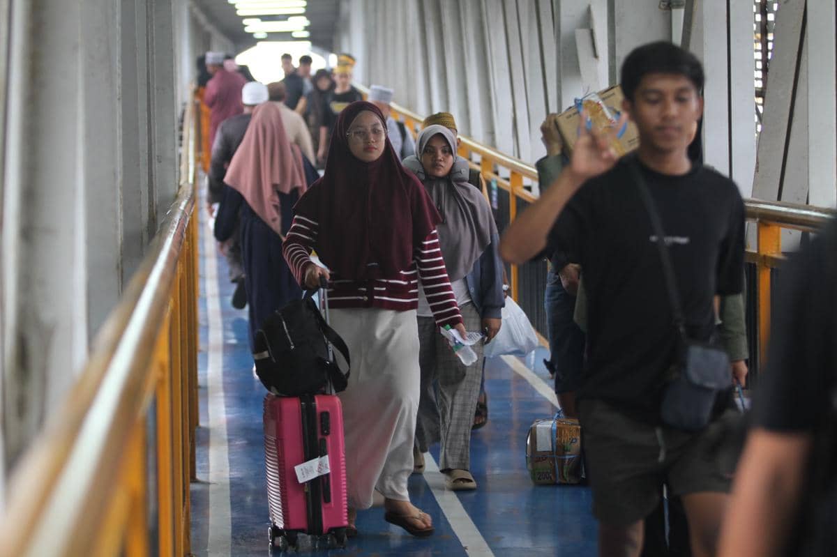 PT Pelabuhan Indonesia (Persero) Regional 4 mencatat jumlah penumpang yang menggunakan layanan pelabuhan mencapai 6,02 juta orang sepanjang