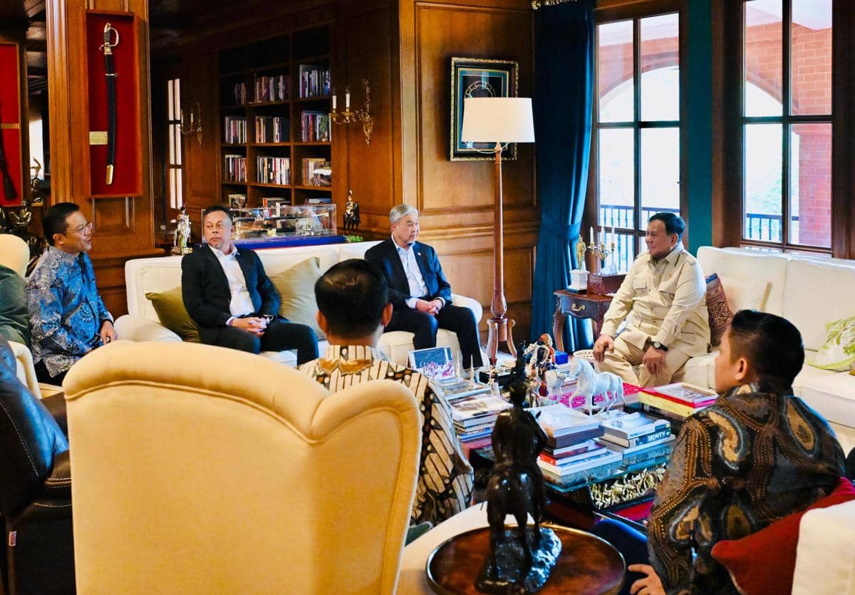 Presiden Prabowo Subianto menerima Wakil Perdana Menteri Malaysia, Ahmad Zahid Hamidi.
