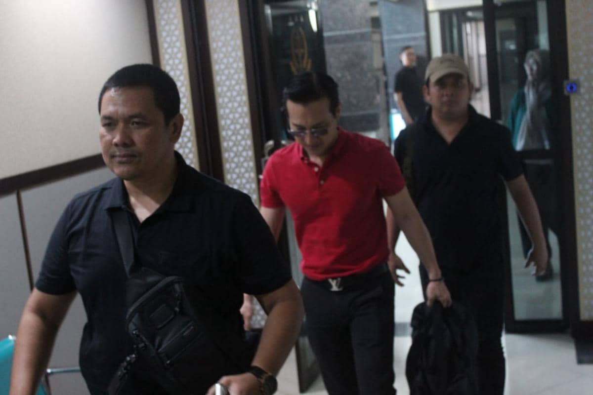 Robby Sulistio Handoko (48), buronan Kejaksaan Tinggi Jawa Timur (Kejati Jatim), ditangkap di Kabupaten Maros, Sulawesi Selatan, Kamis (17/9