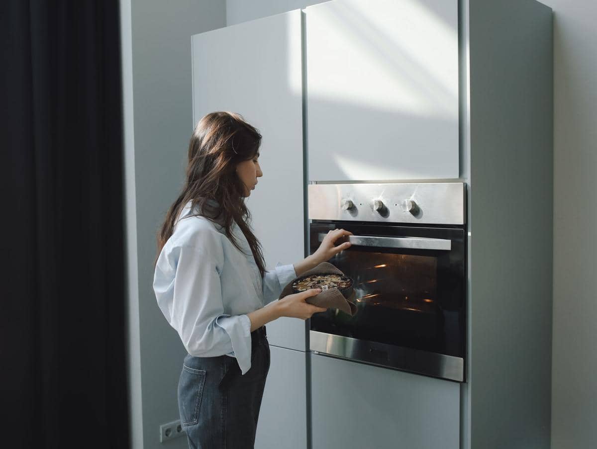 5 Fungsi Laci Paling Bawah pada Oven Dikira Tempat Menyimpan Loyang