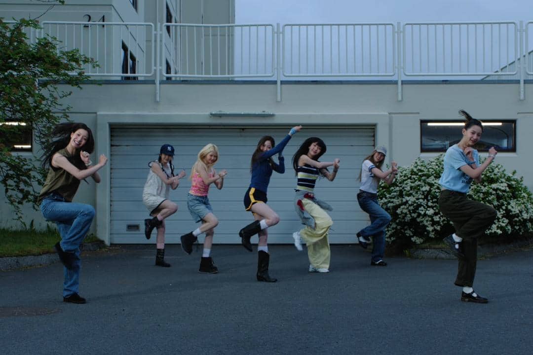 ketujuh member TUIDE dalam MV "SUN KISS"