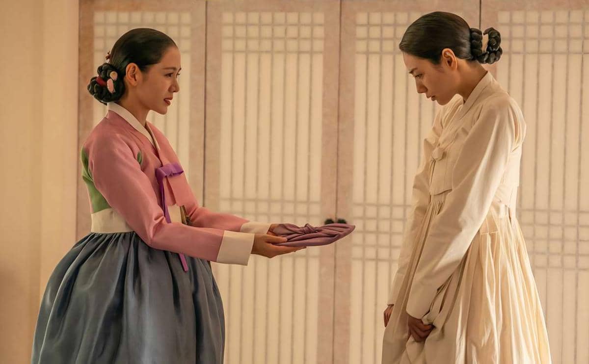 Son Ye Jin dan Nana di The Scandal