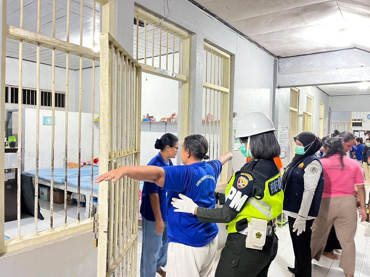 Lapas dan Rutan di Kupang Digeledah Temukan Berbagai Benda Tajam. (Dok Ditjenpas NTT)