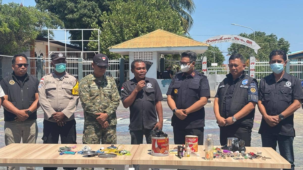 Lapas dan Rutan di Kupang Digeledah Temukan Berbagai Benda Tajam. (Dok Ditjenpas NTT)