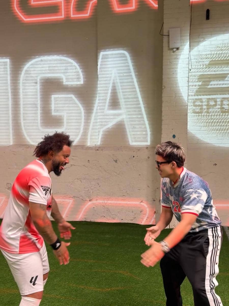 Atta Halilintar bertemu sejumlah legenda sepak bola dalam momen yang dibagikan melalui akun Instagram pribadinya.