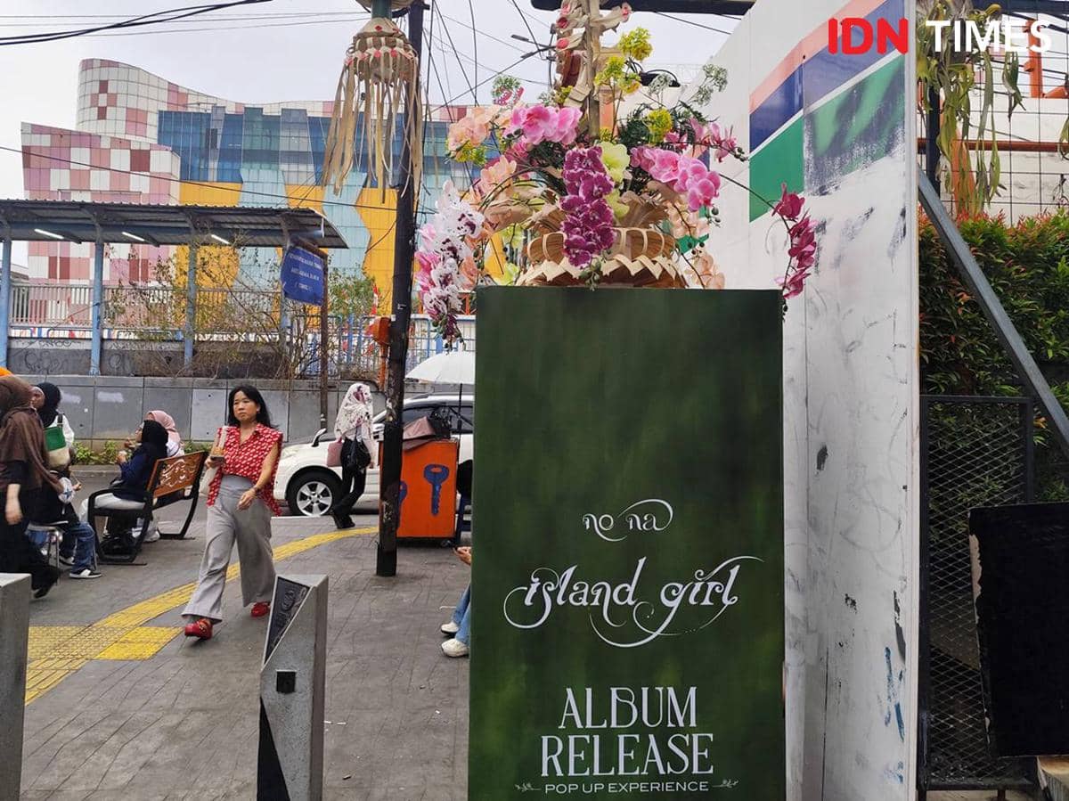Suasana No Na Island Girl Pop Up Experience di Nirmana Falatehan, Blok M, Jakarta, pada 19 September 2026.