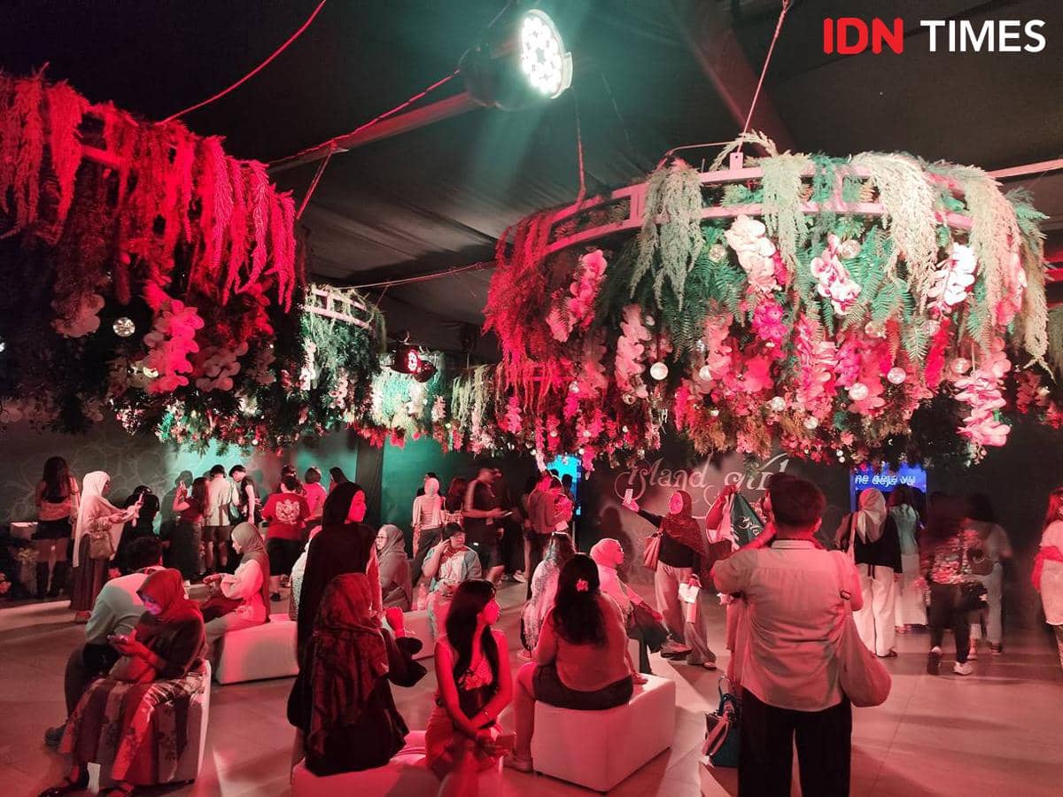 Suasana No Na Island Girl Pop Up Experience yang berlangsung di Nirmana Falatehan, Blok M, Jakarta.