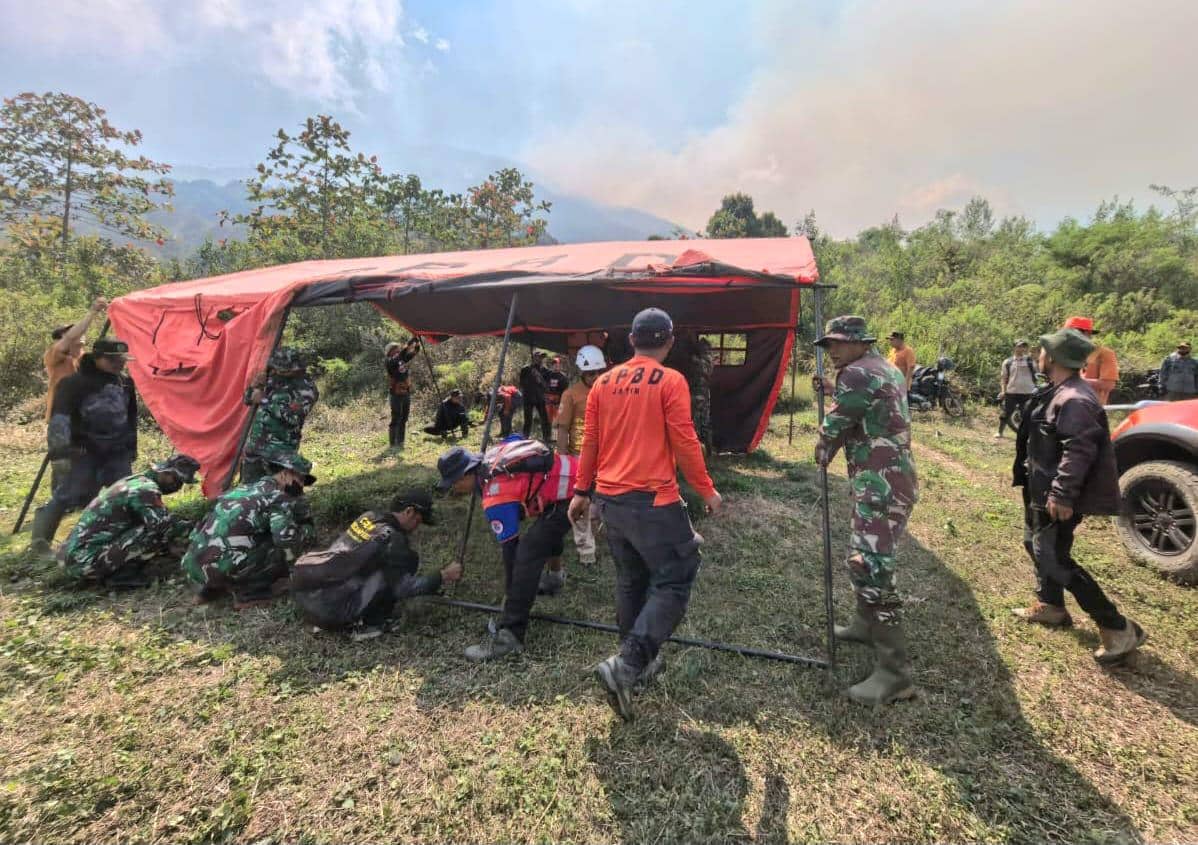 Posko pemadaman kebakaran di Gunung Butak dan Kawinajang, didokumentasikan resmi oleh BPBD Jawa Timur.