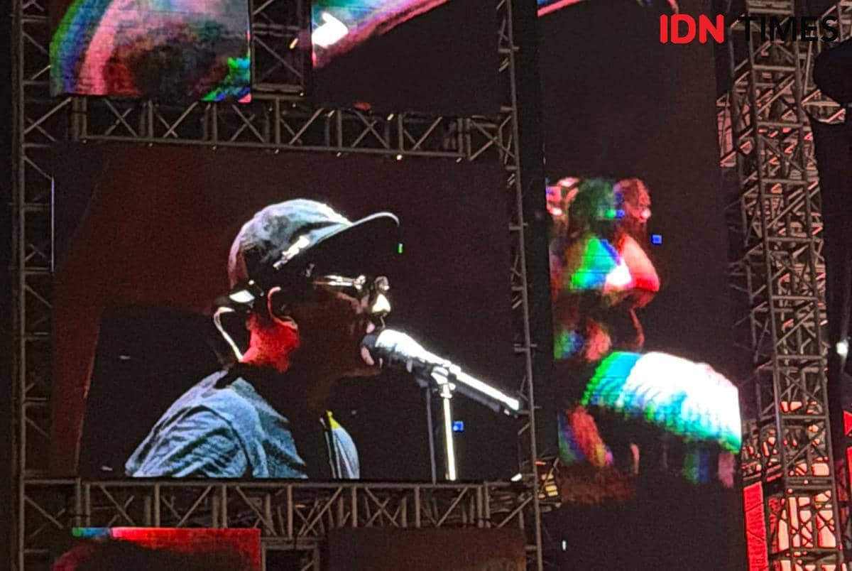 Suasana konser Soundrenaline “Sana Sini di Palembang” dengan penampilan musik di hadapan para penonton.