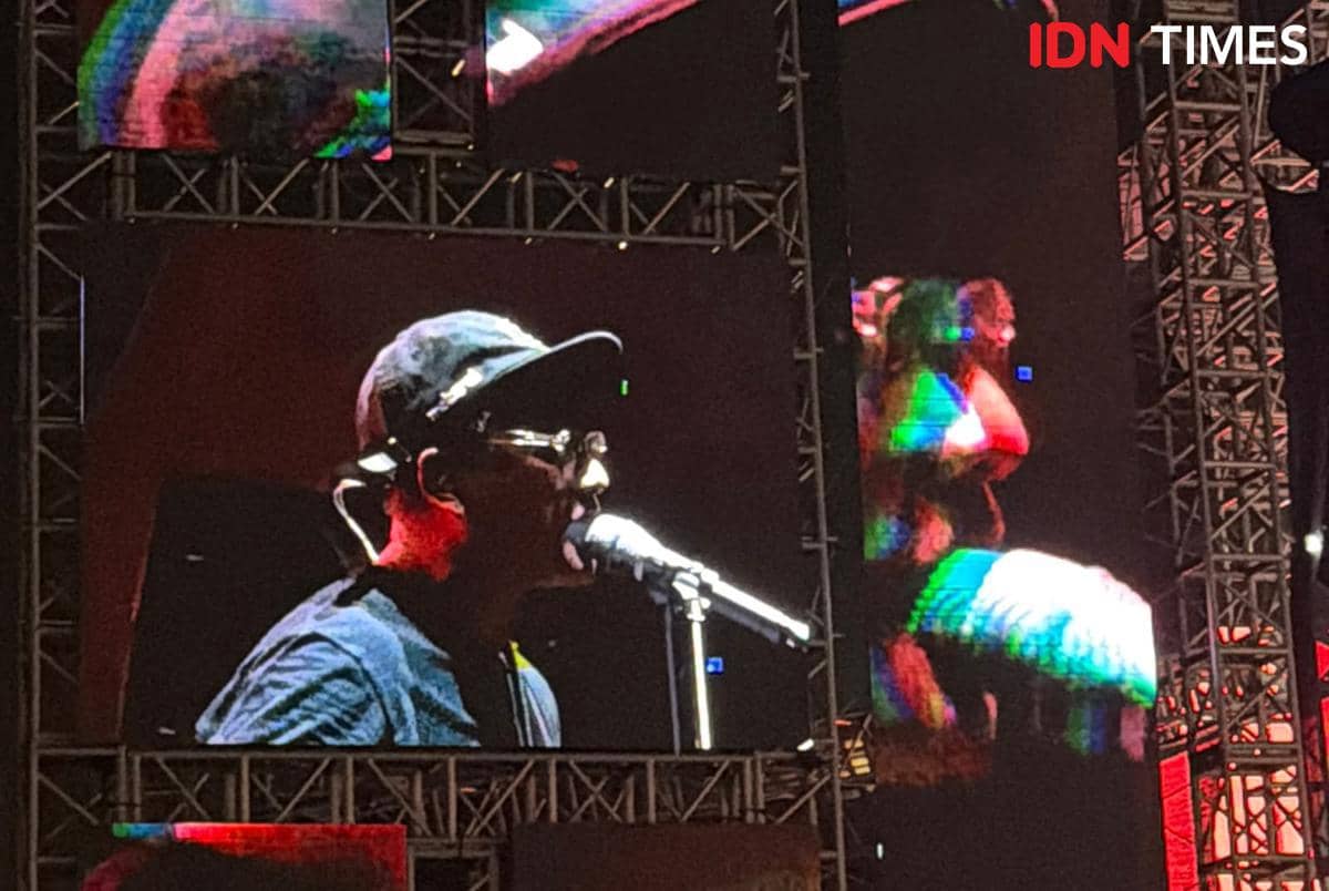 Suasana konser Soundrenaline “Sana Sini di Palembang” yang menghadirkan pertunjukan musik bagi penonton di Palembang.