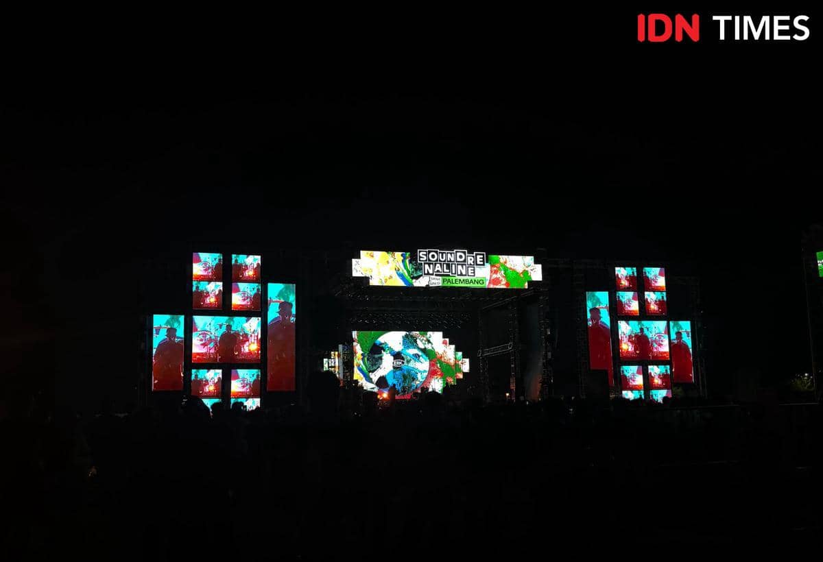 Suasana Konser Soundrenaline “Sana Sini di Palembang” yang berlangsung di Palembang, diabadikan oleh IDN Times.