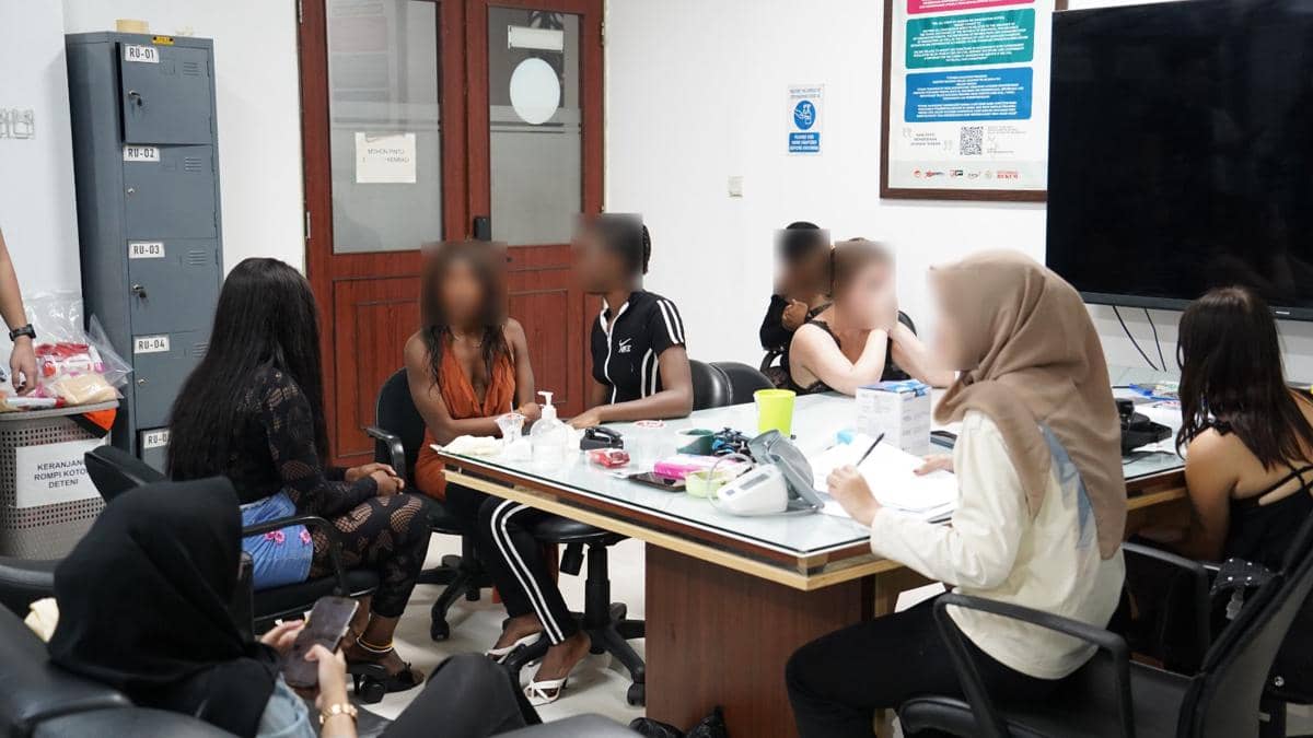 Imigrasi Tangkap 13 WNA Diduga Terlibat Prostitusi di Bali