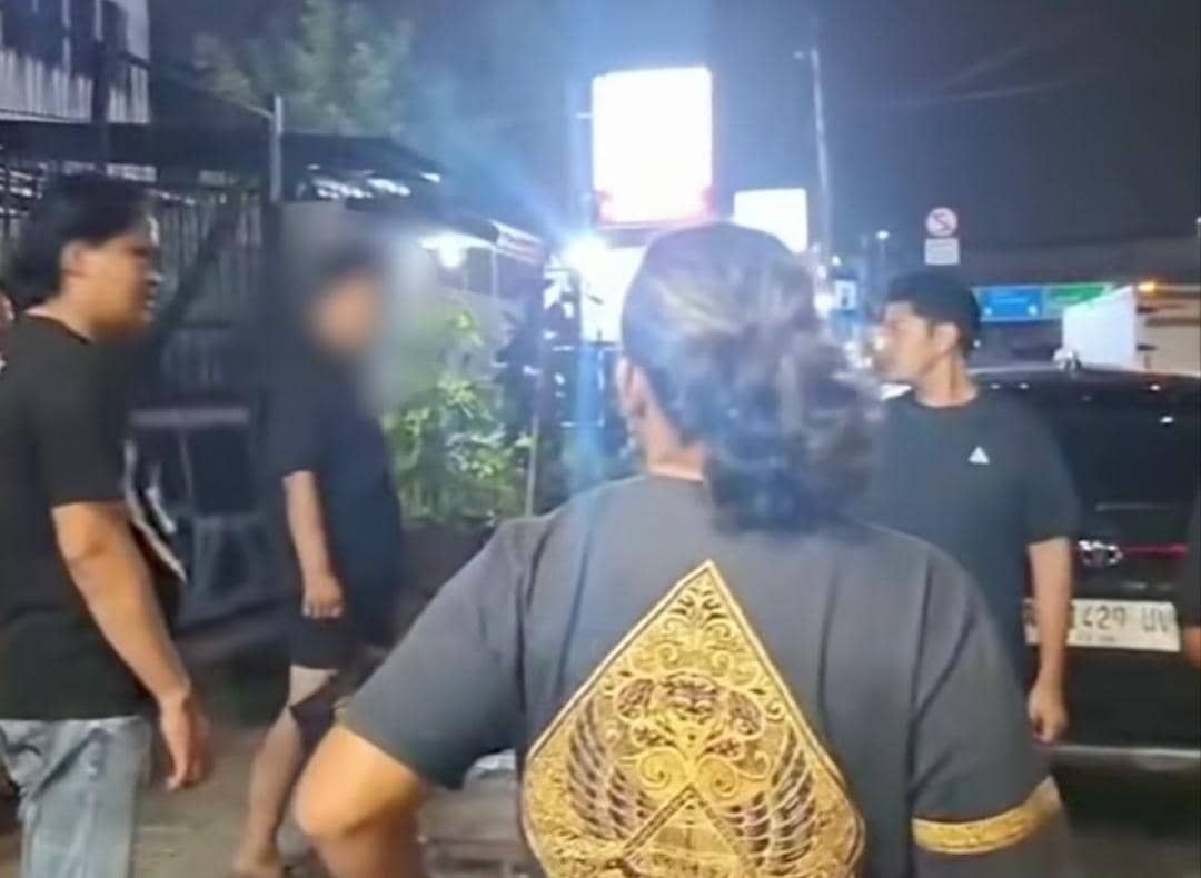Momen Polisi Tangkap Pria Penendang Perempuan di Senayan City
