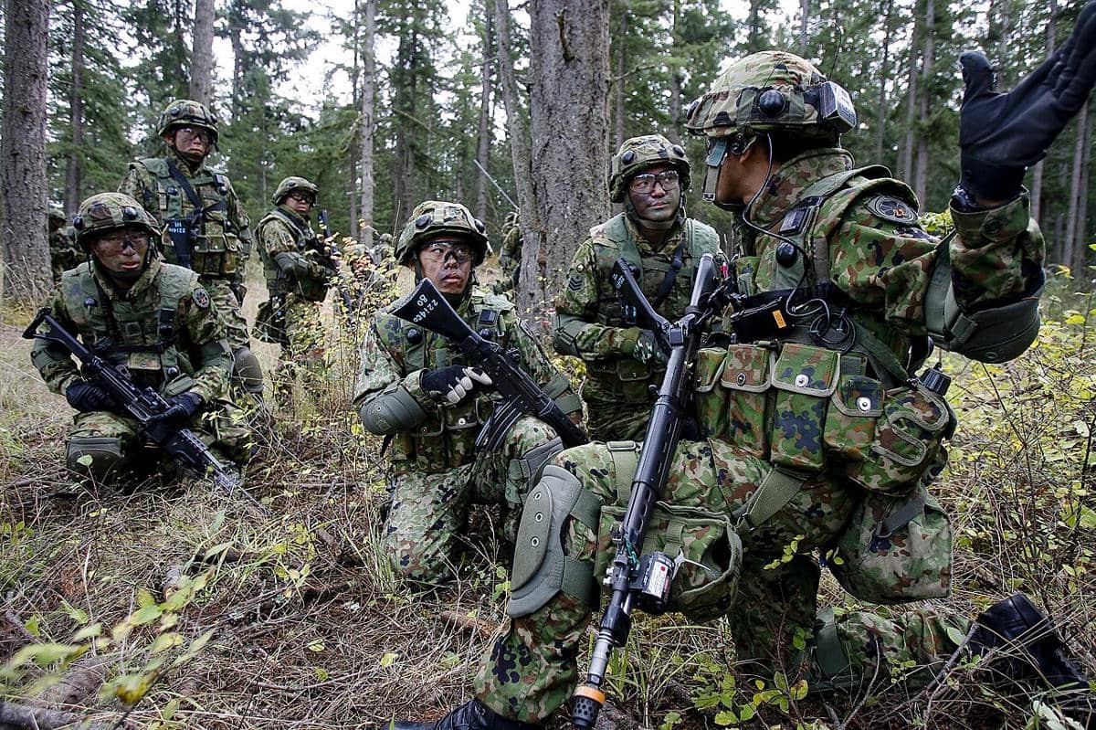 potret Pasukan Bela Diri Jepang matra darat/Japan Ground Self-Defense Force dalam sebuah latihan