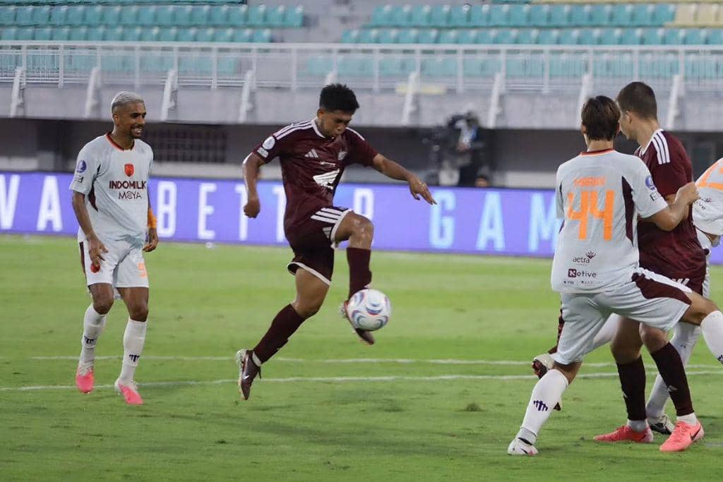 PSM Makassar versus Persita Tangerang di musim 2026/2027.