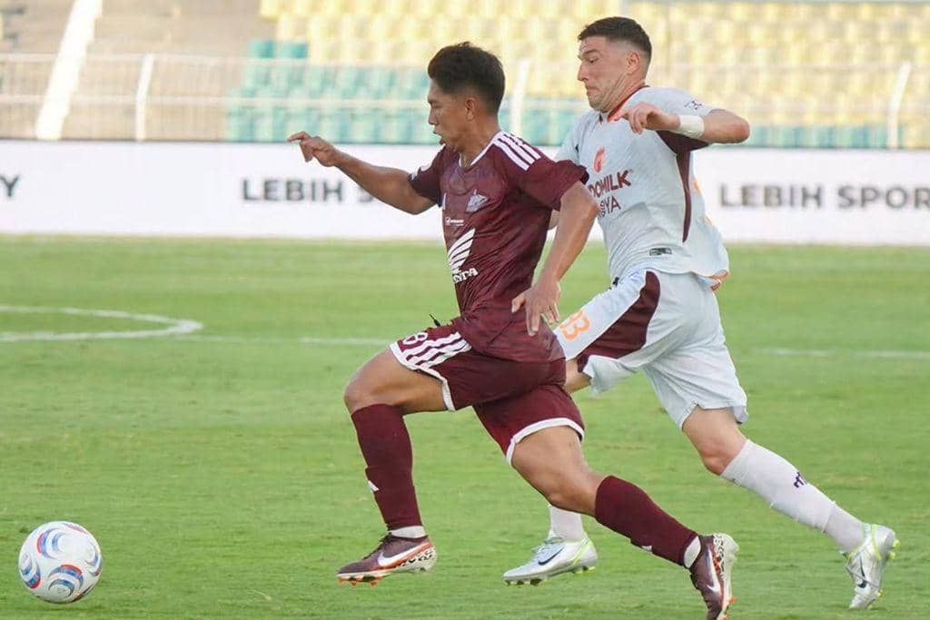 PSM Makassar versus Persita Tangerang di musim 2026/2027.