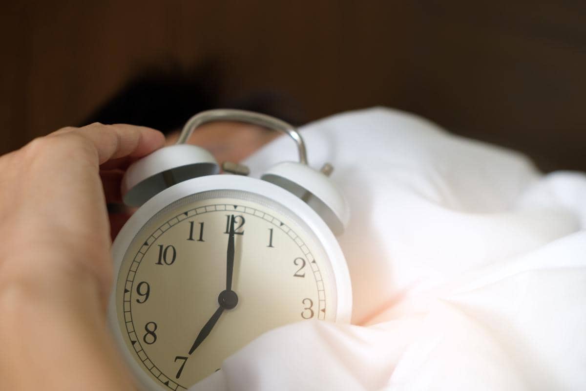 Jam di tempat tidur