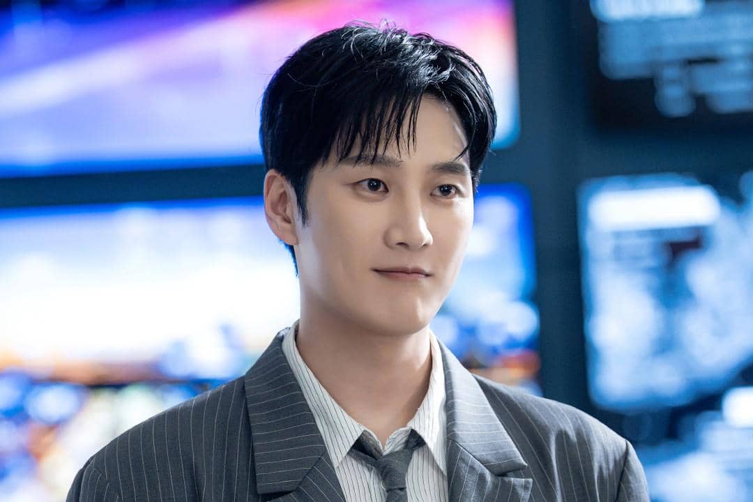 Potongan adegan drama Flex x Cop 2 dalam unggahan akun Instagram resmi SBS Drama, dengan suasana serius.