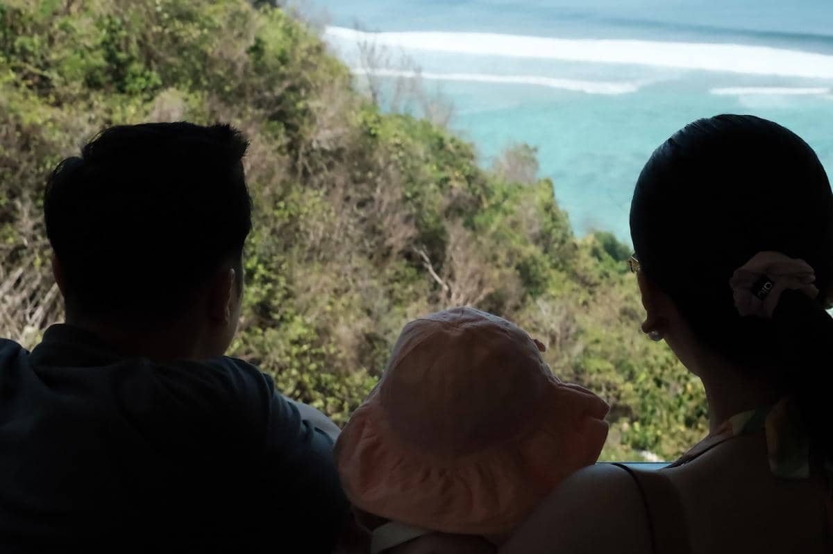 Keluarga Al Ghazali-Alyssa liburan di Bali