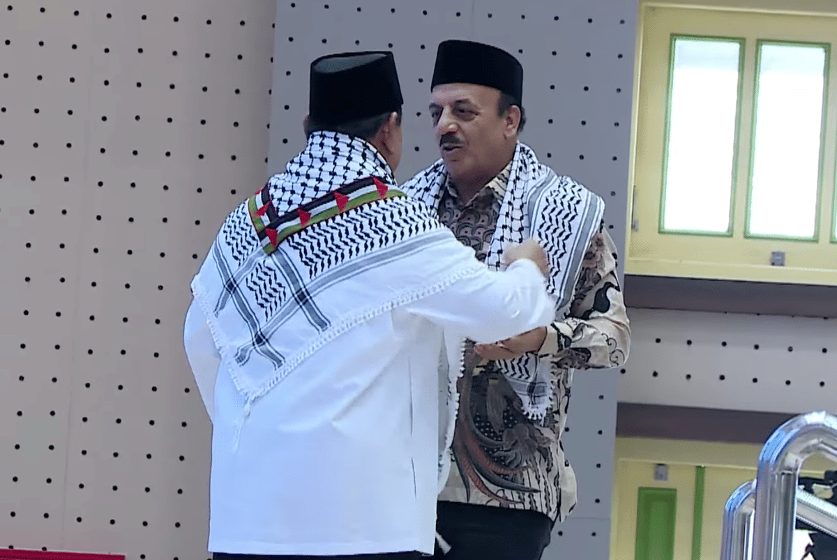 Momen Prabowo Teriak Free Palestine hingga Pakai Keffiyeh Pemberian Dubes