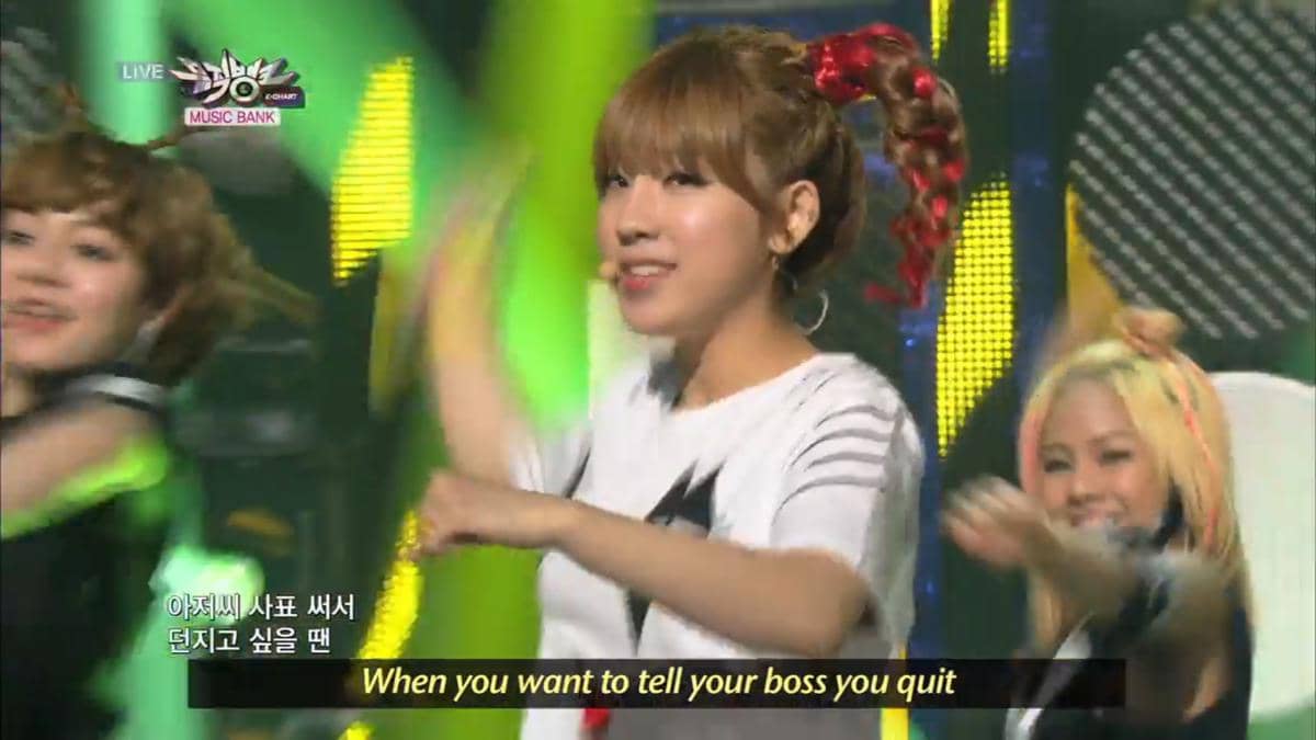 TINY-G membawakan "Come Out and Play"