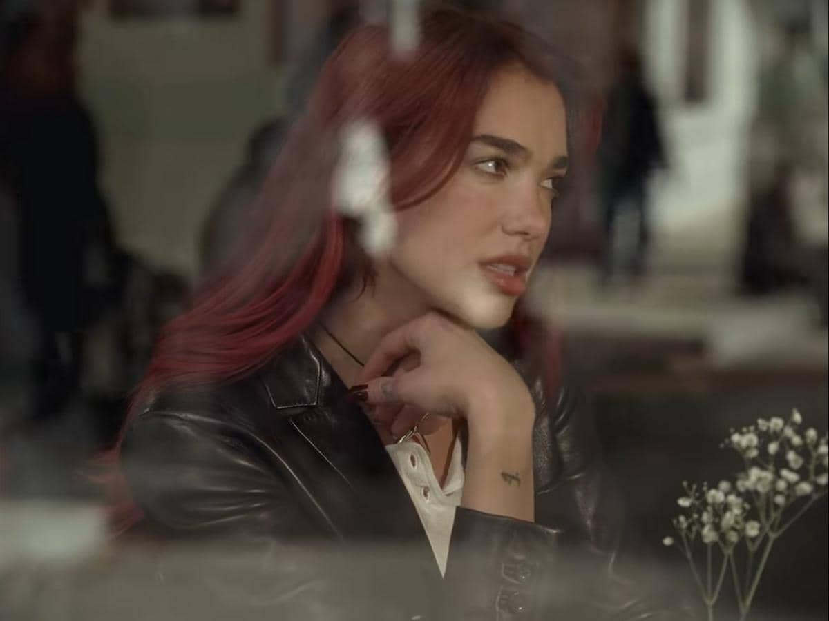 cuplikan video klip "Training Season"
