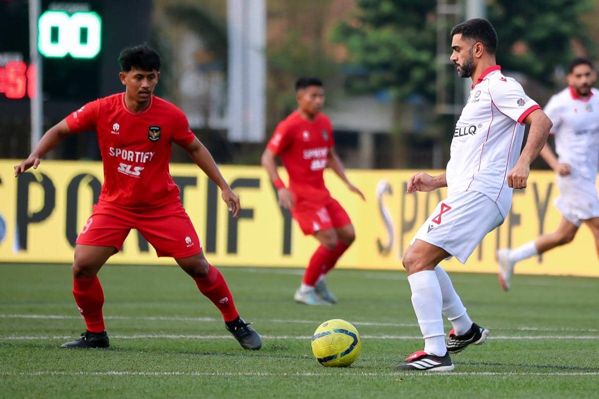 Para pemain Timnas Minifootball Indonesia bertanding dalam ajang AMNC 2026 mengenakan seragam merah putih.