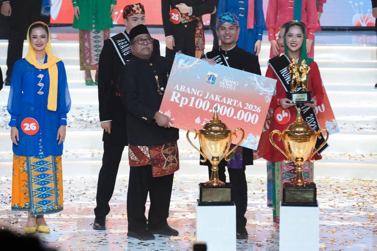Para finalis Abang dan None Jakarta 2026 tampil di panggung Malam Final di Ciputra Artpreneur Theater, Jakarta Selatan.