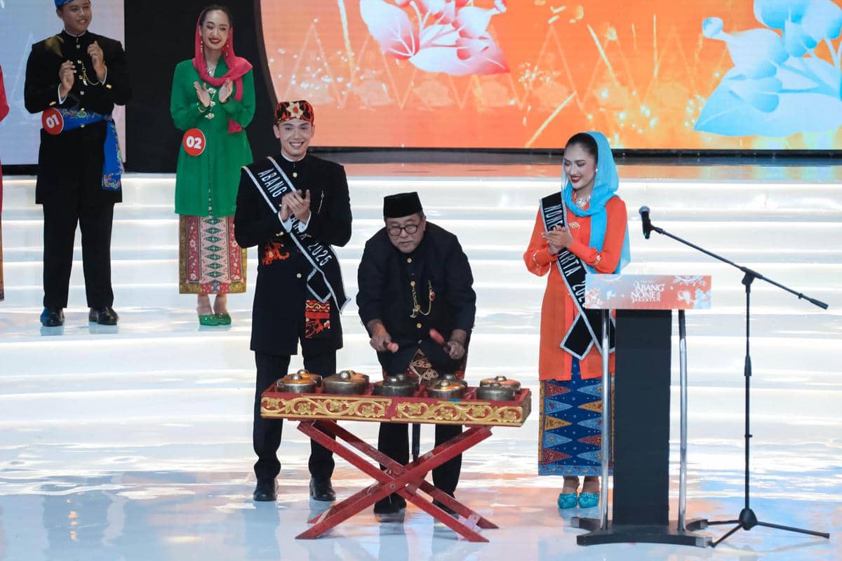 Suasana malam final Pemilihan Abang dan None Jakarta 2026 di Ciputra Artpreneur Theater, Kuningan, Jakarta Selatan.