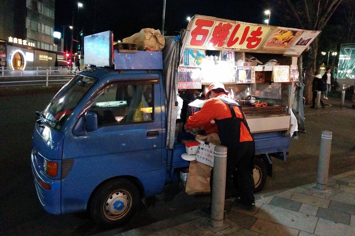 Potret truck yakiimo keliling